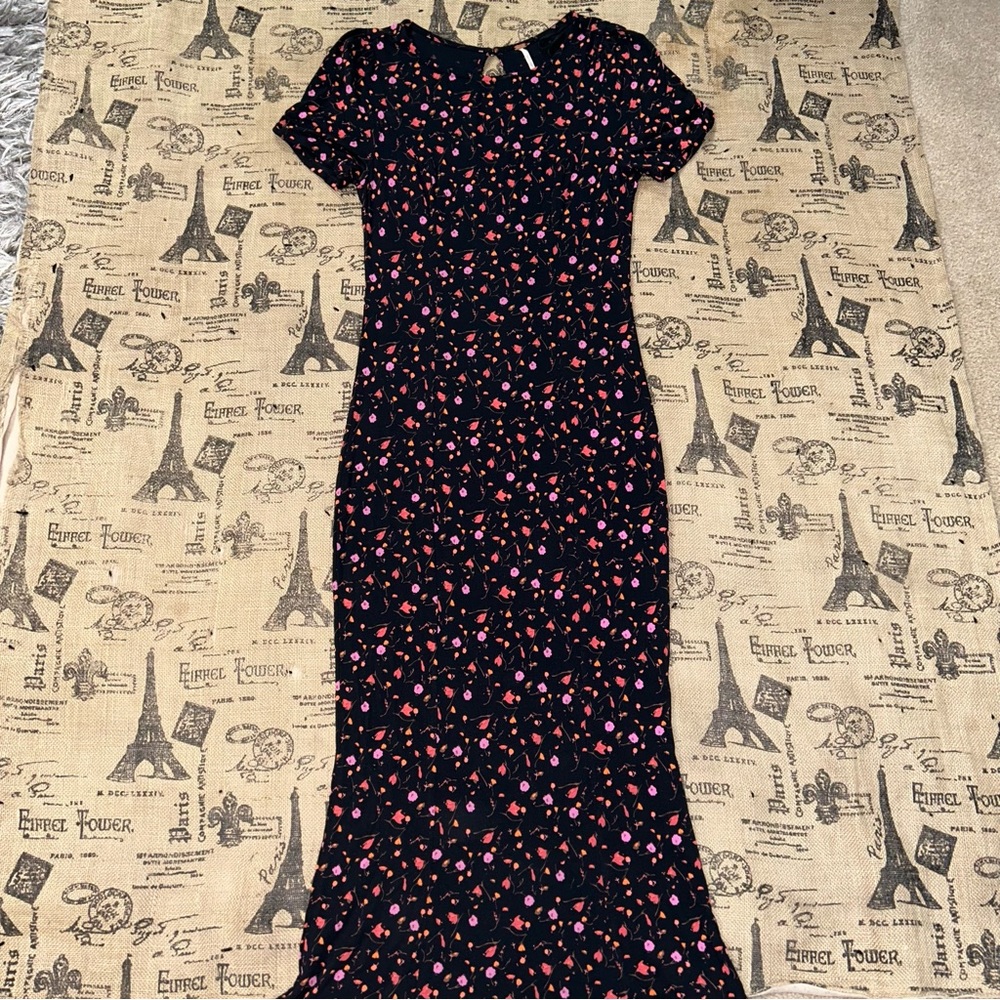 Free People NWOT! Black Pink Floral Puff Sleeve Crew Neck  Midi Stretch Dress - Picture 2 of 16